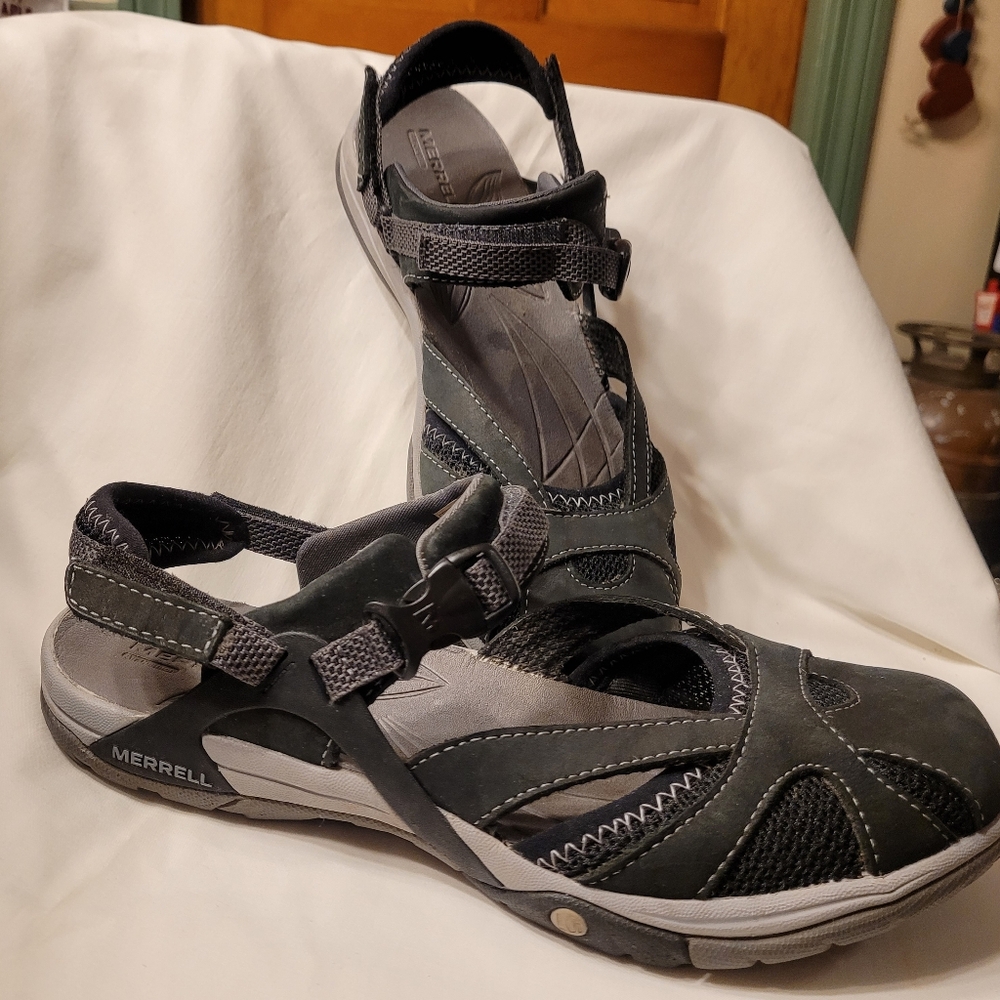 Women's Merrell Azura Black Athletic Sport Closed Toe Sandals Size